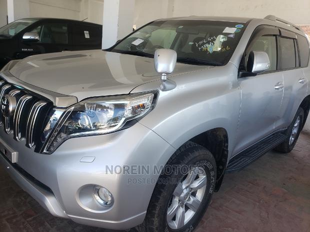 Toyota Land Cruiser Prado 2014 Silver - thumbnail 3