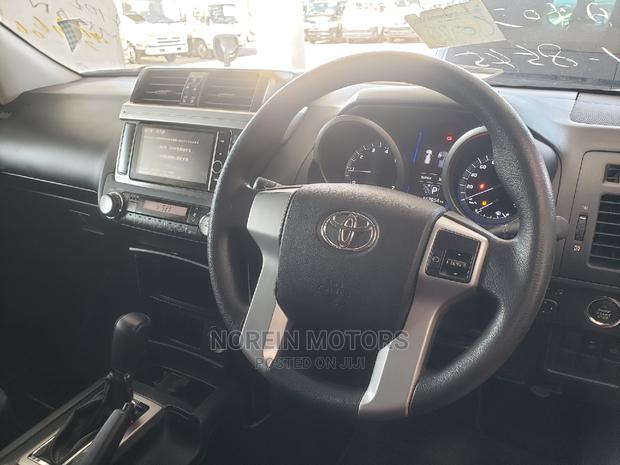 Toyota Land Cruiser Prado 2014 Silver - thumbnail 4