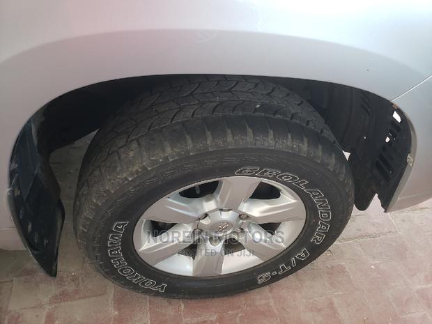 Toyota Land Cruiser Prado 2014 Silver - thumbnail 12