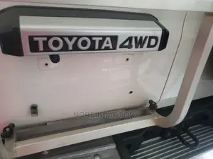 Toyota Land Cruiser 2014 Silver