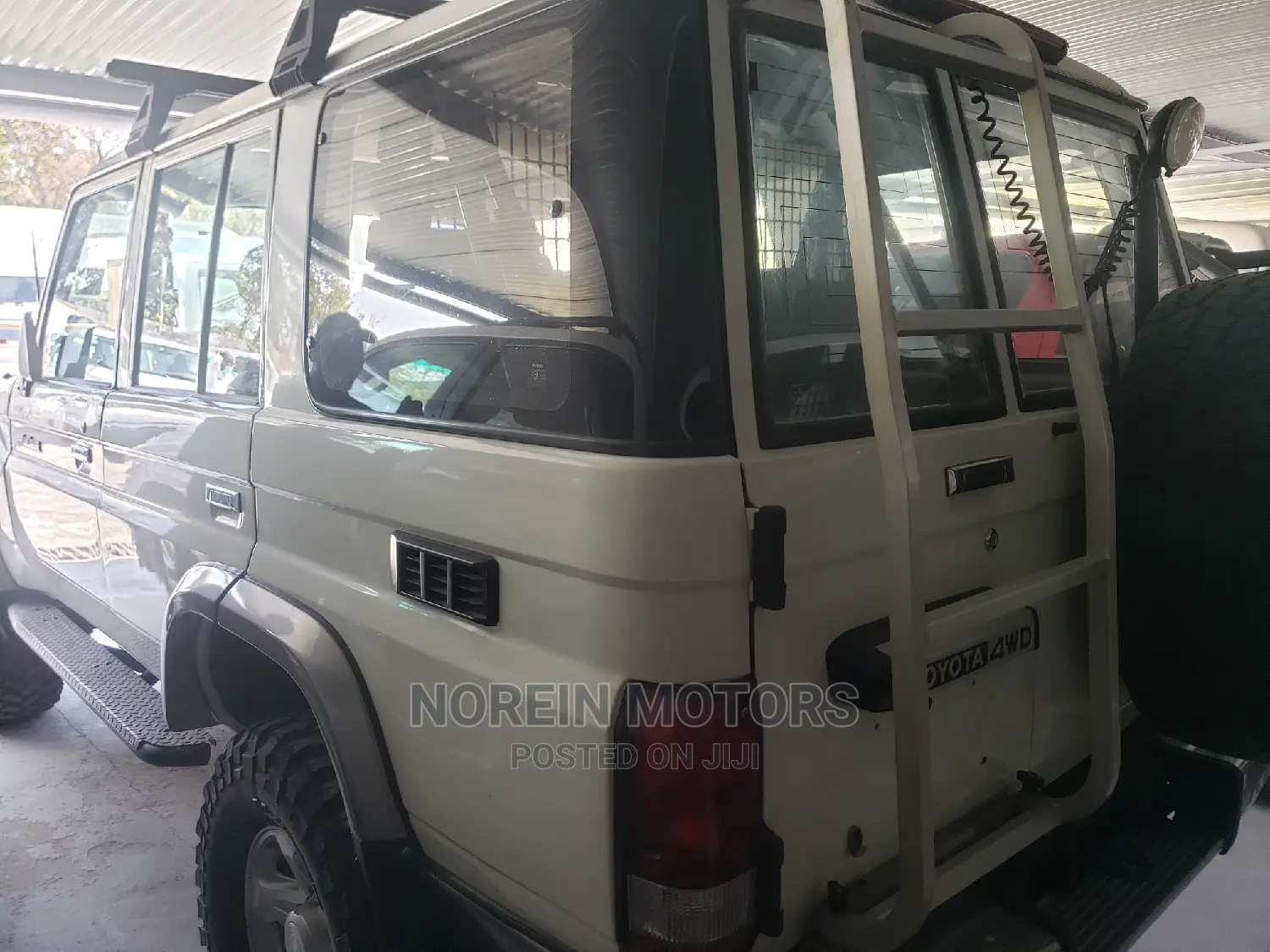Toyota Land Cruiser 2014 Silver