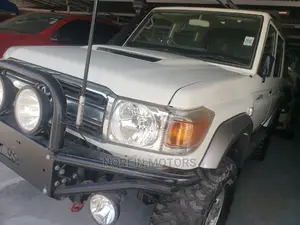 Toyota Land Cruiser 2014 Silver