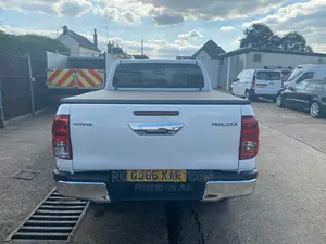 Toyota Hilux 2016 Beige