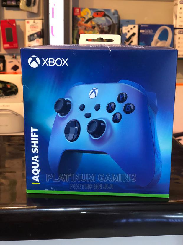 Xbox Aqua Shift Controller - main view