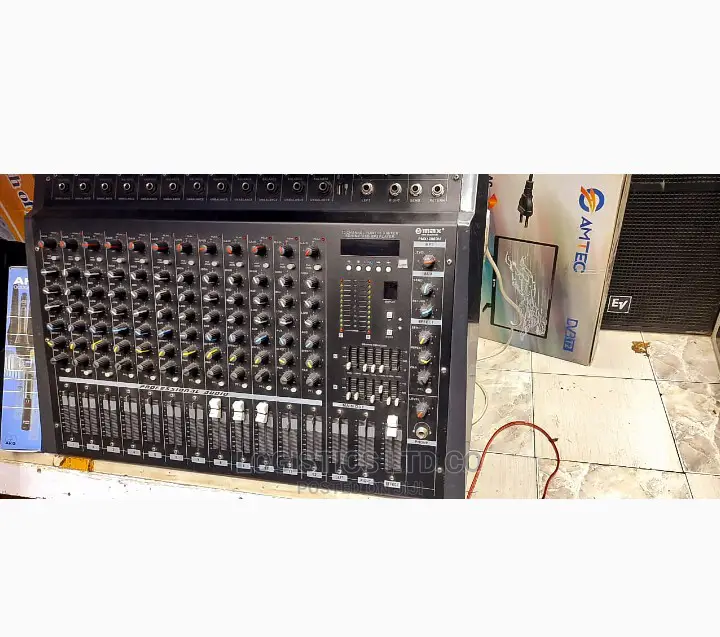 Max Powered Mixer 12channels