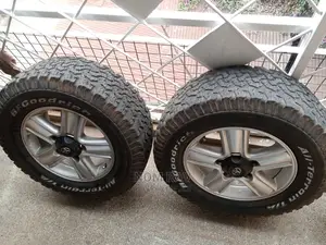 17 Inches V8 Rims Plus Tyres