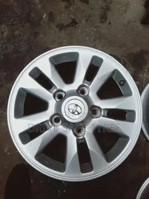 Land Cruiser V8 Original Rim 17 Inch