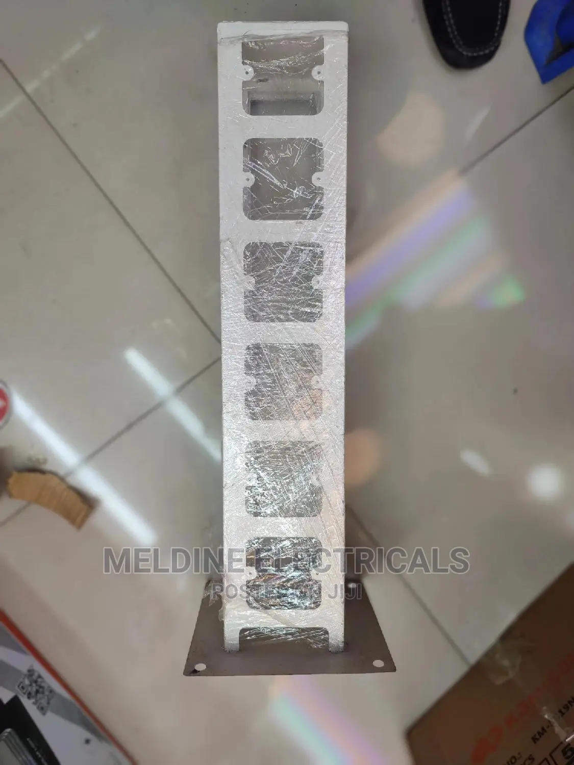 Pedestal 12ways Box