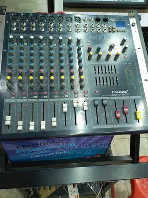 Sound Craft Mixer SMX 800