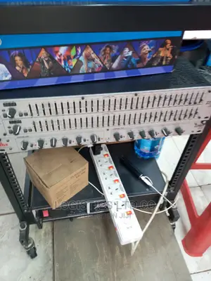 DBX 234 Stereo 2/3-Way, Mono 4-Way Crossover