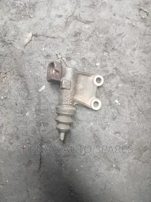 Slave Cylinder Mitsubishi L200