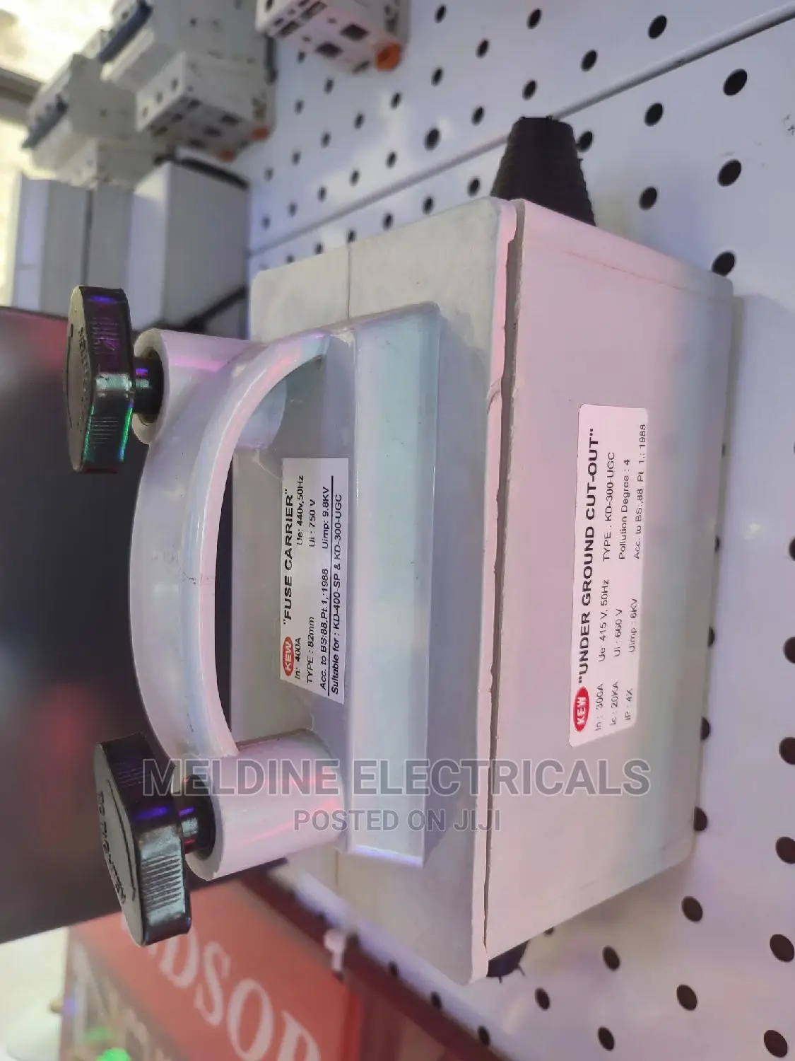 Fuse Carrier / MC Cut Out