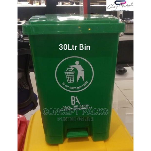 30ltr Glossy Pedal Bin - thumbnail 3