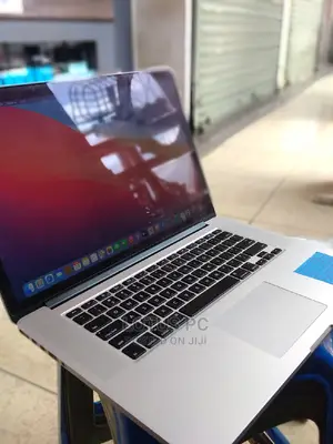 Laptop Apple MacBook Pro 8GB Intel Core i7 SSD 512GB