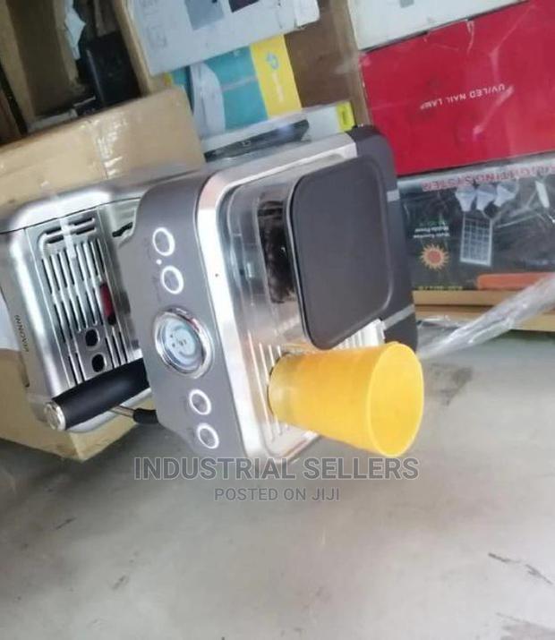 Super Brand Coffee Machine - main view