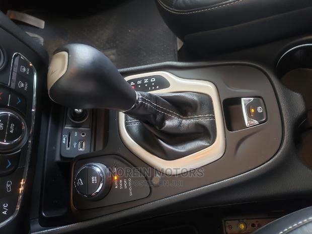 Jeep Cherokee 2015 Black - thumbnail 2