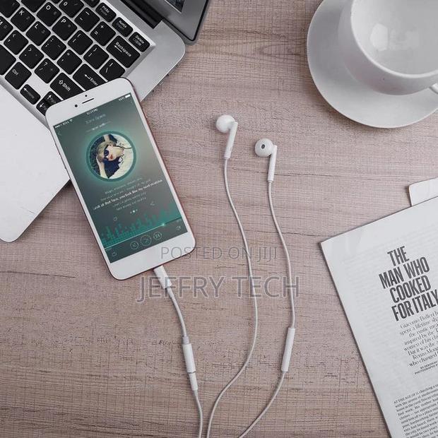 Generic Type-Iphone to 3.5mm Earphone Cable - main view