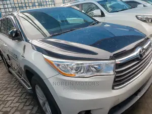 Toyota Kluger 2016 White