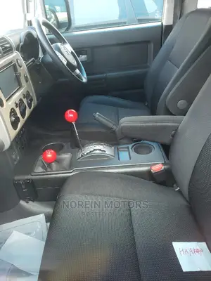 Toyota FJ Cruiser 2014 Gold