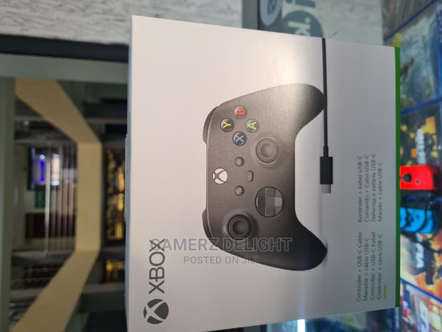 Xbox Series X Controller - thumbnail 4