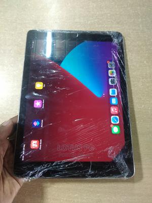 Apple iPad Wi-Fi 64 GB Gray - main view