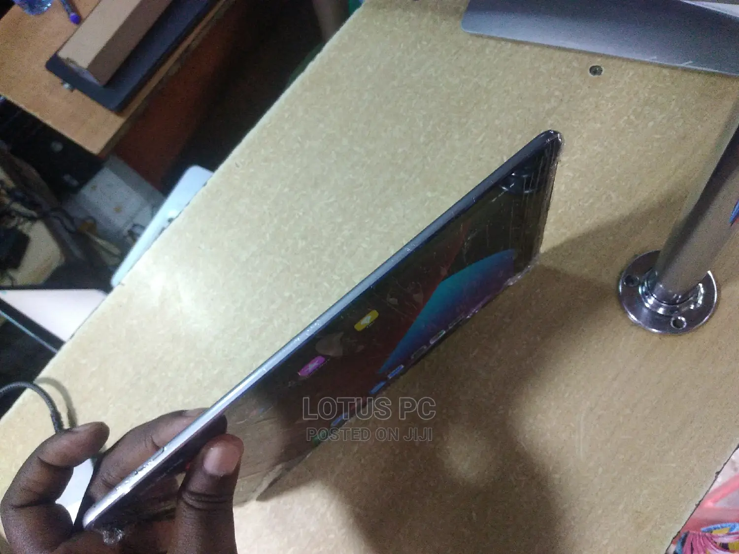 Apple iPad Wi-Fi 64 GB Gray