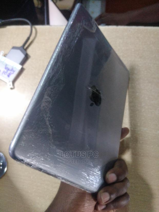 Apple iPad Wi-Fi 64 GB Gray - thumbnail 3
