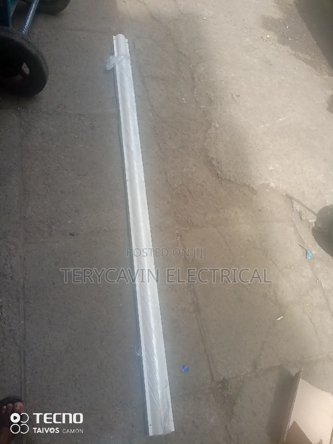 6 Fits Floor Trunking