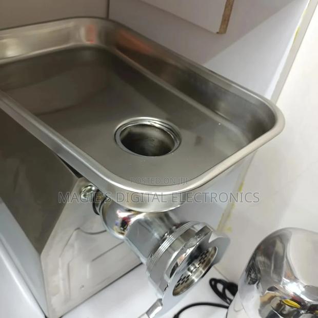 Modest Casual Meat Mincer M22