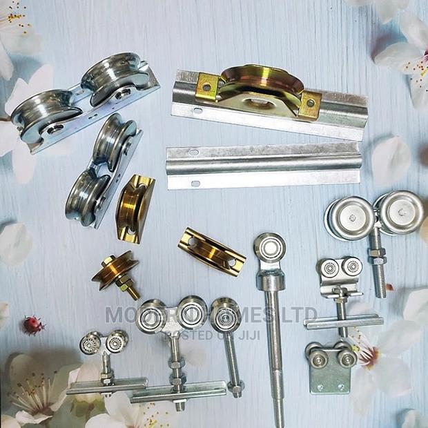 Galvanized U and v Groove Sliding Gate Wheels - main view