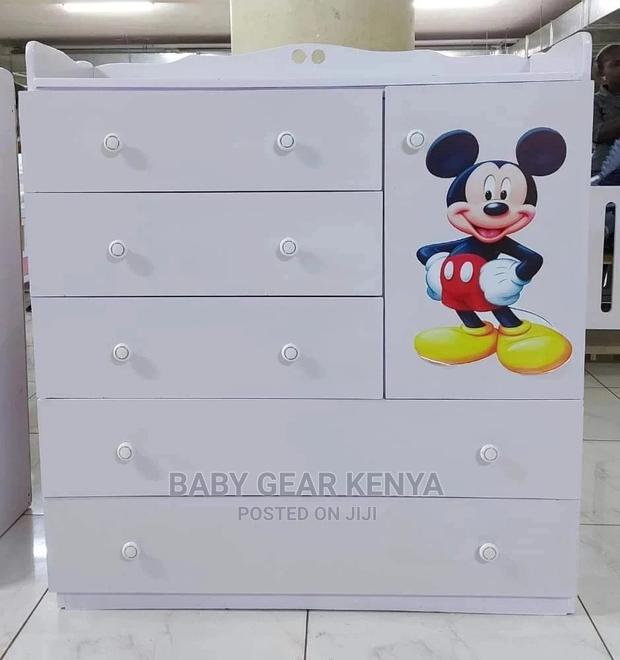 Deluxe Chest of Drawers With Rails