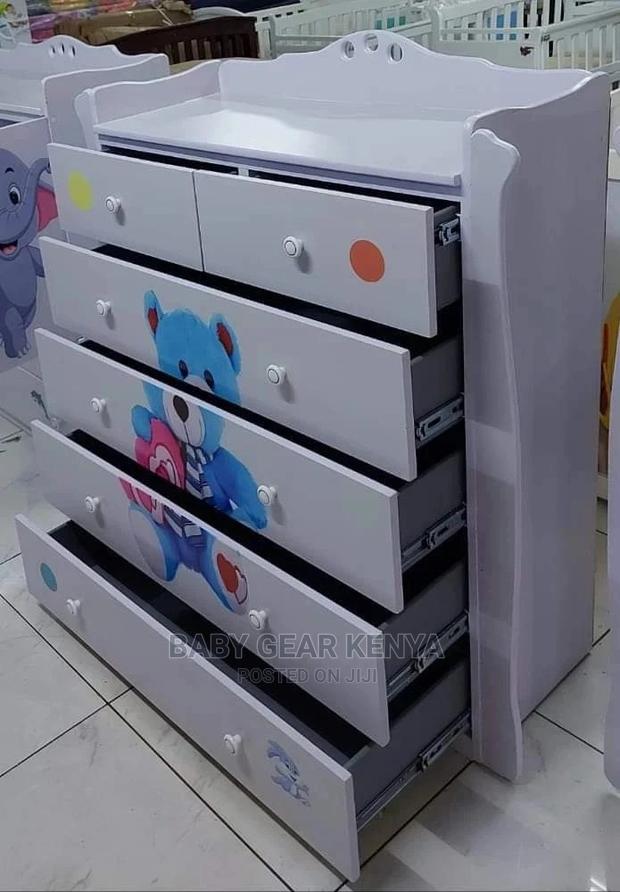 Deluxe Chest of Drawers With Rails