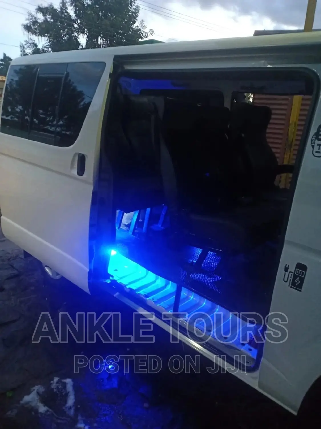 Hiace for Car Hire 11 Seater