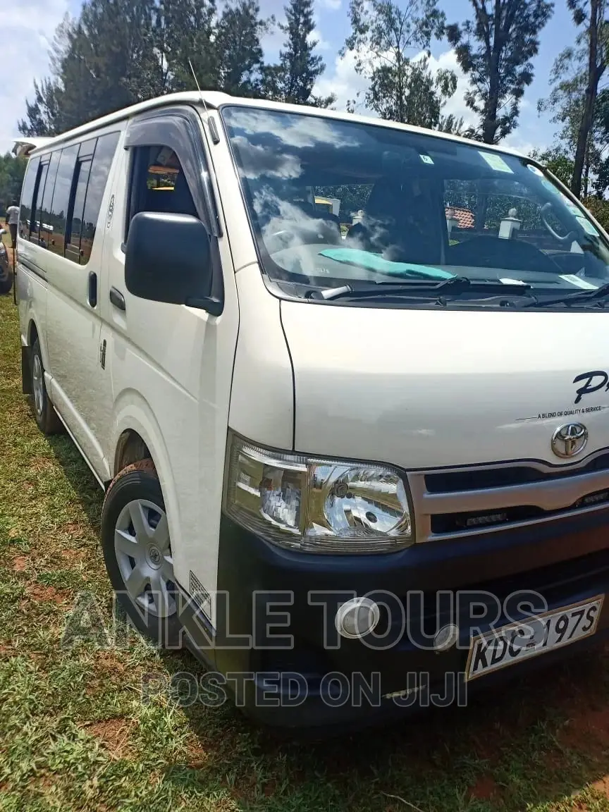 Hiace for Car Hire 11 Seater