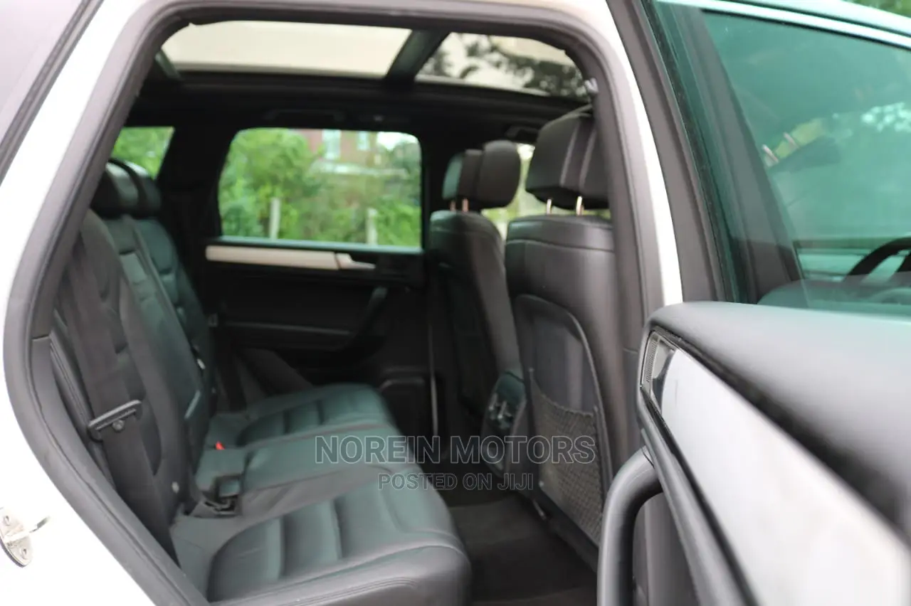 Volkswagen Touareg 2015 White