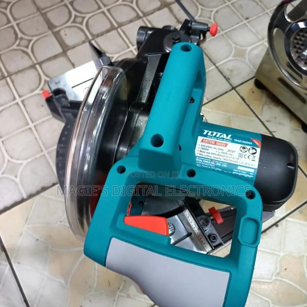 Strongtotal Mitre Saw 1800w