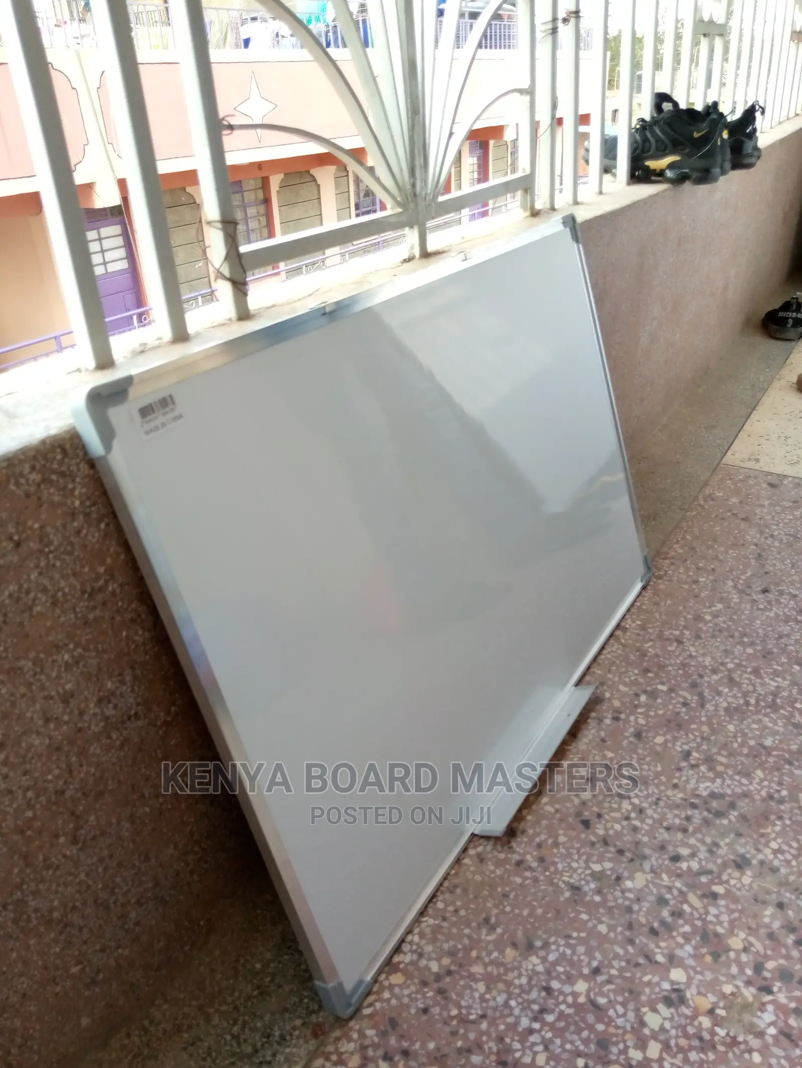 3ftx2ft Magnetic Whiteboard With An Alluminium Frame, Tray