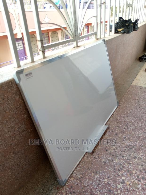 3ftx2ft Magnetic Whiteboard With An Alluminium Frame, Tray
