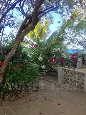 5bdrm Maisonette in Nyali for Sale