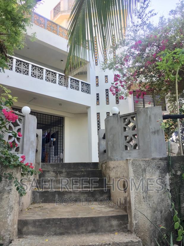 5bdrm Maisonette in Nyali for Sale - main view