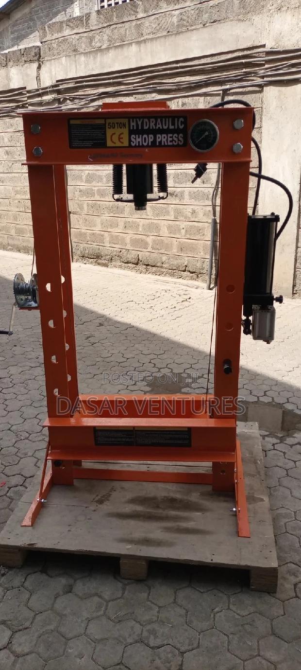 Hydraulic Press Machine - thumbnail 4
