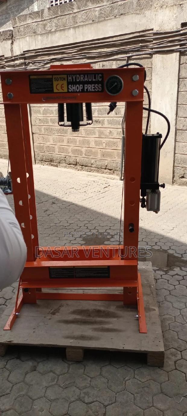 Hydraulic Press Machine - thumbnail 3