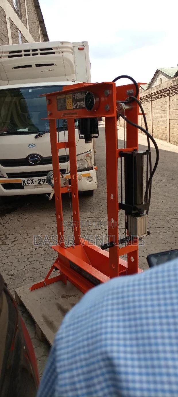 Hydraulic Press Machine - thumbnail 5