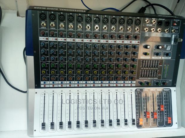 Powered Pro Mixer 12channels 2000watts - thumbnail 2