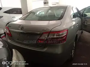Toyota Premio 2015 Silver
