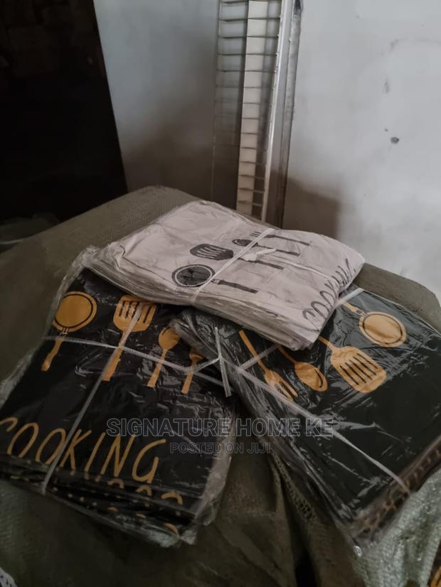 Waterproof Kitchen Aprons - thumbnail 3