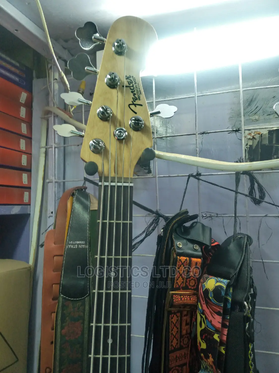Bass Guiter Fender 5 Strings