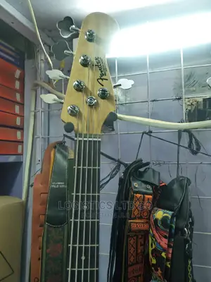 Bass Guiter Fender 5 Strings