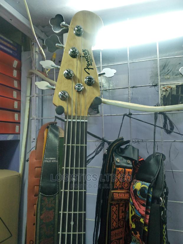 Bass Guiter Fender 5 Strings - thumbnail 2