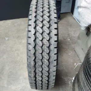 Bridgestone Tires Size 11R22.5 Tubeles
